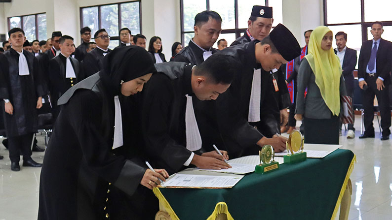 PENYUMPAHAN ADVOKAT 18