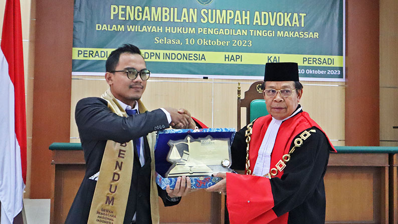 PENYUMPAHAN ADVOKAT 21
