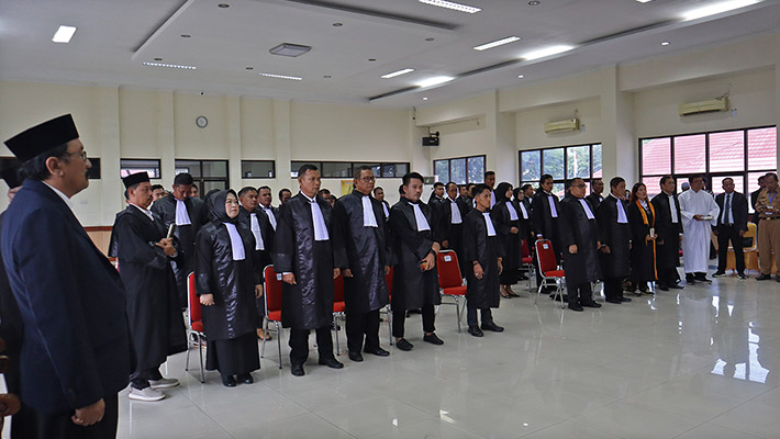 PENYUMPAHAN ADVOKAT 13