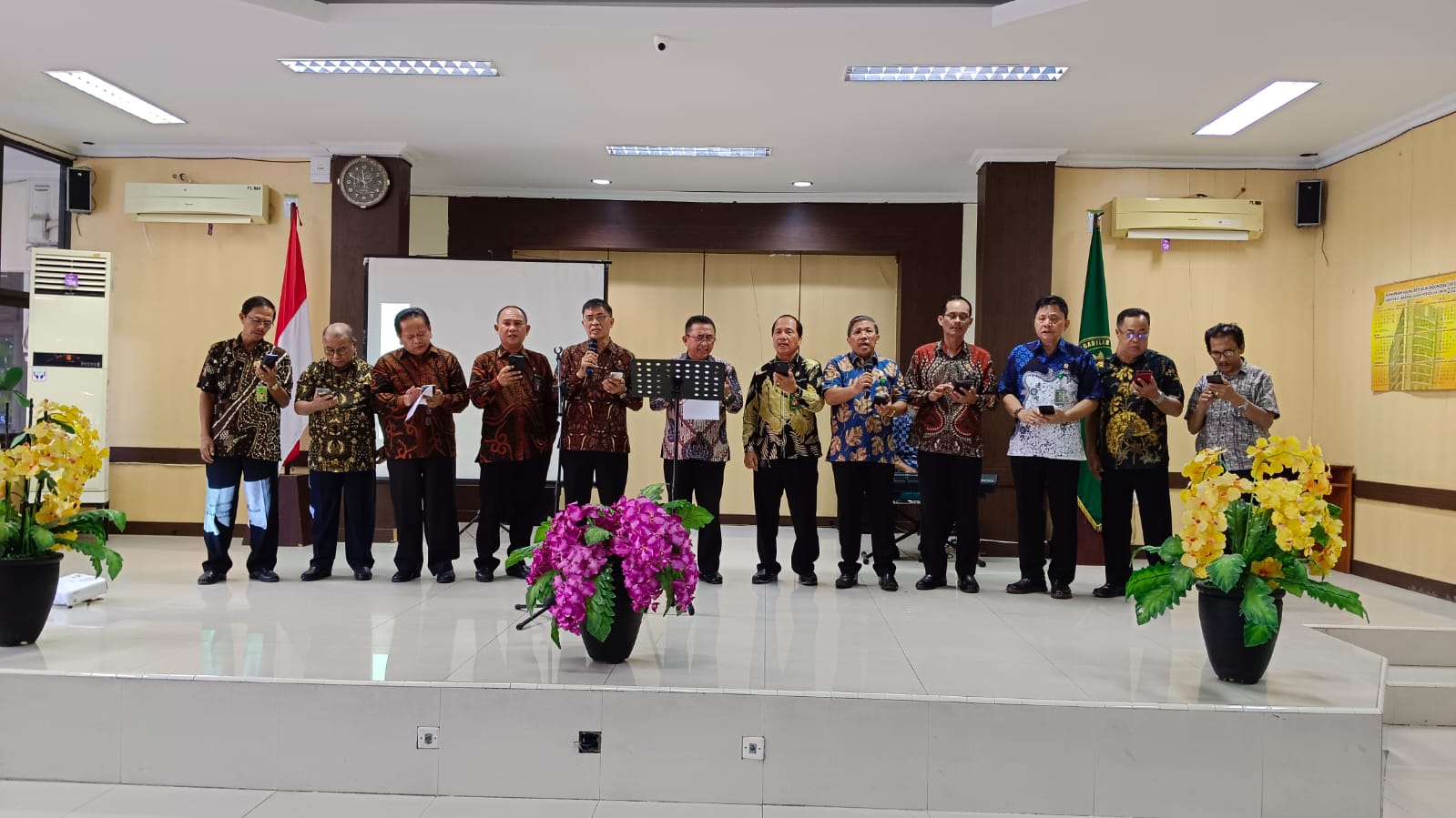 ibadah krisma Page 2