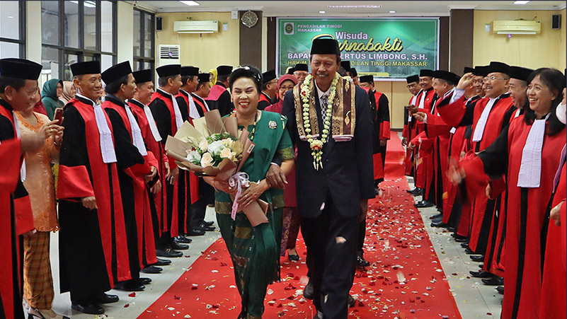 WISUDA PURNABAKTI 15