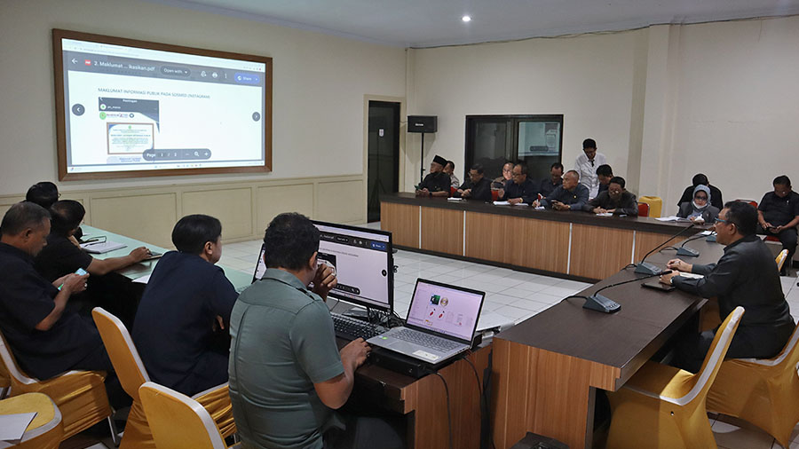 RAPAT KETERBUKAANINFORMASI 04