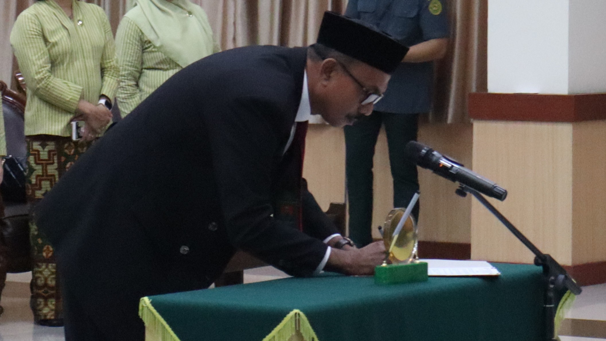 KPT Makassar Lantik YM Muhammad Damis SH MHum sebagai Wakil Ketua Pengadilan Tinggi Makassar 4
